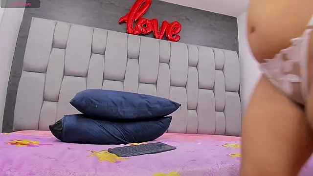 messy_saray's cam snapshot