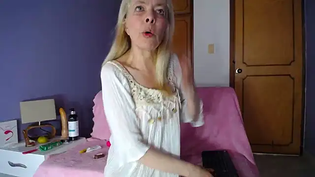 sophia_ny's cam snapshot