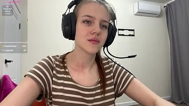 Elira_Breeze's cam snapshot