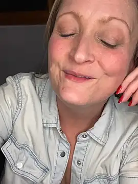 HoneyBluex live sex cam