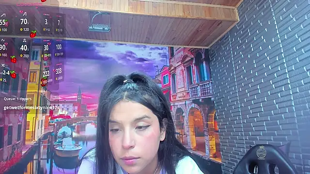 Small_naughty_ live sex cam