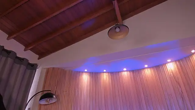 BiancaPierce live sex cam