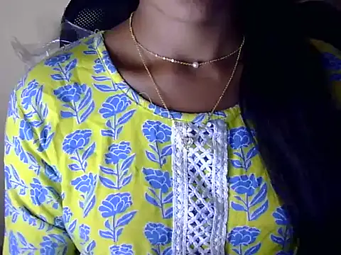 Khushi_v's cam snapshot