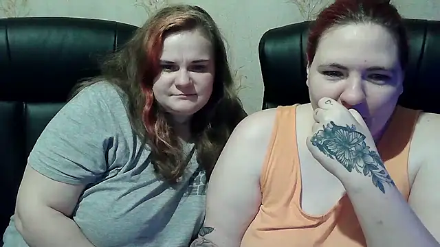 HollyXXXEva's cam snapshot