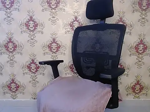 MiniBeast live sex cam