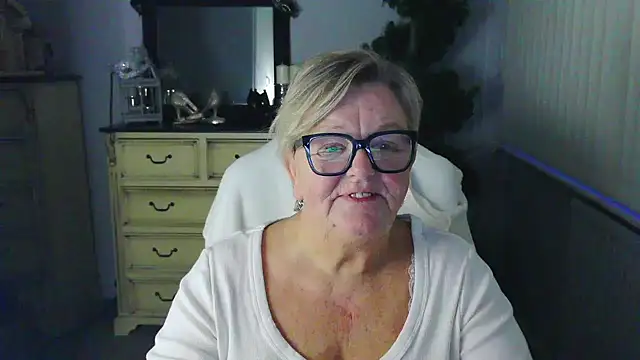 BridgetBlueEyes's cam snapshot