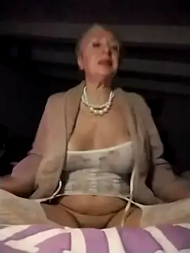 divinaerotica's cam snapshot