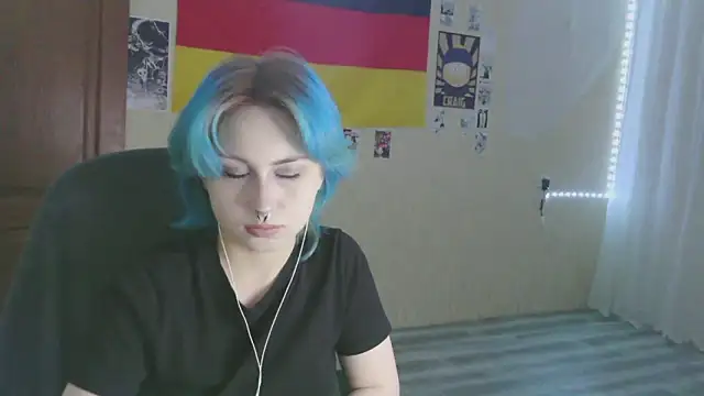 LeisaHopperstad's cam snapshot