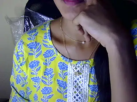 Khushi_v's cam snapshot