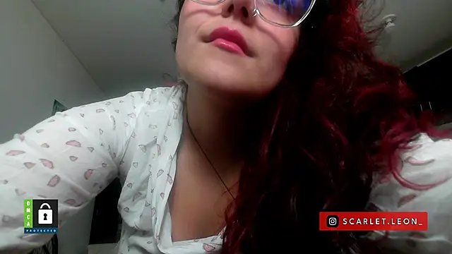 Scarletleon77 live sex cam