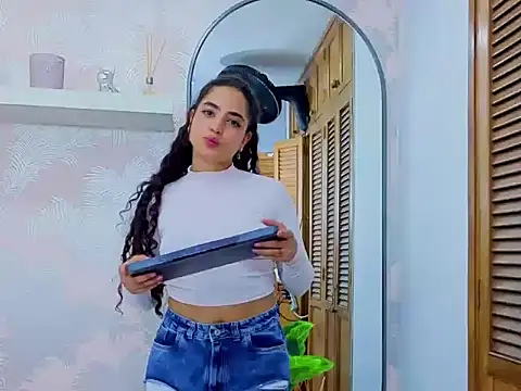 Emma_Thompssonn's cam snapshot