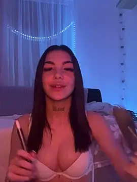 Nina-Viens live sex cam