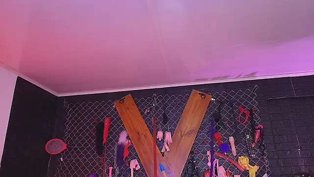 Miss_Juliett_bdsm's cam snapshot