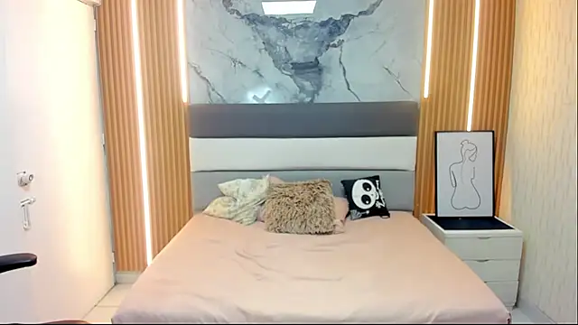 LEYNABRAUN's cam snapshot