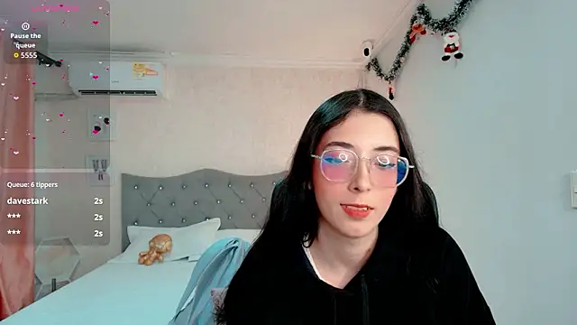 emmalove_doll's cam snapshot