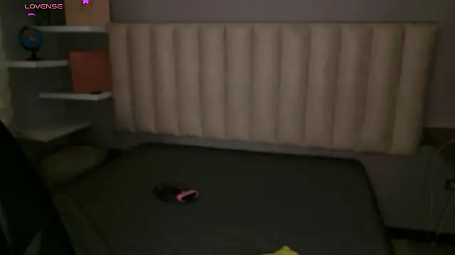 Megan_mooree_'s cam snapshot