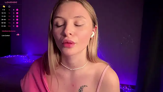 VibeVi's cam snapshot