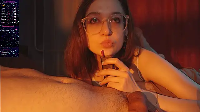 Strawberrywithcream18's cam snapshot