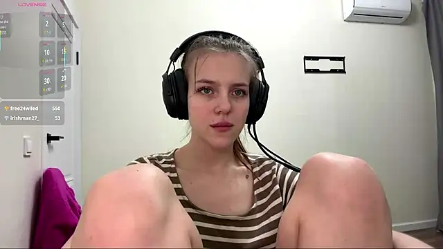 Elira_Breeze's cam snapshot