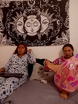 abby_n_emily's cam snapshot