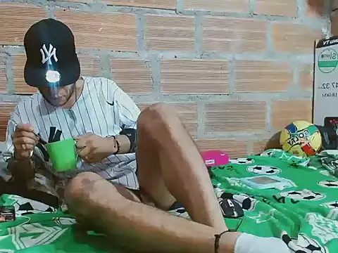 Alphamaster_92 live sex cam