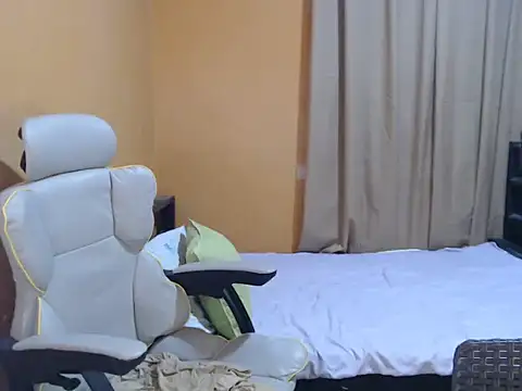 ur_petitejaya's cam snapshot