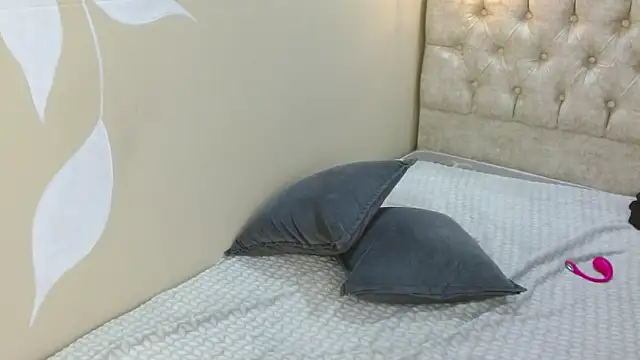 LiaMonroee_'s cam snapshot