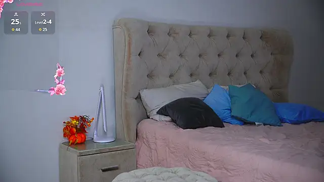 Emily_Cesoni's cam snapshot