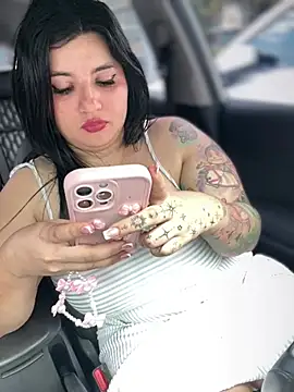 horny_roomiess live sex cam