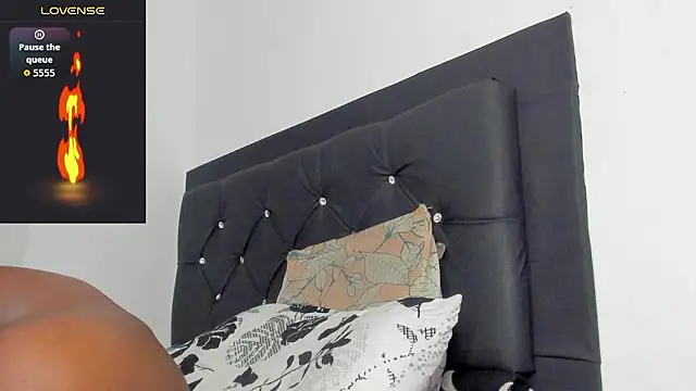 santi_brown live sex cam