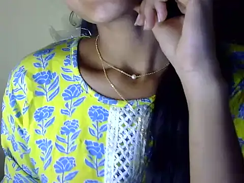 Khushi_v's cam snapshot