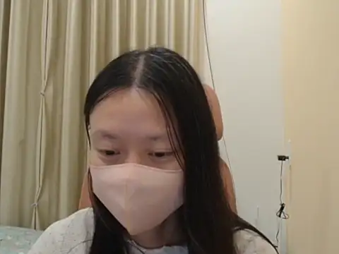 Lil-Cherries live sex cam