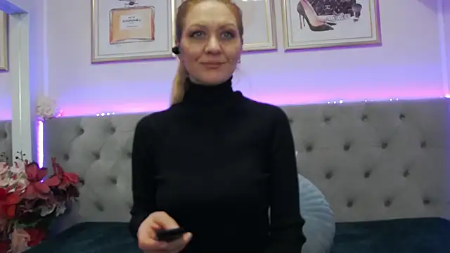 EllaMilf_ live sex cam