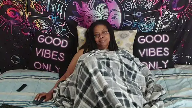 RENAESPLEASUREPALACE's cam snapshot