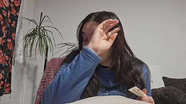 Cyndee_Winter's cam snapshot