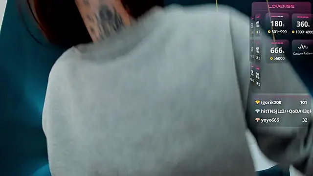 PalmLora1 live sex cam