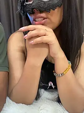 vickyandtania's cam snapshot