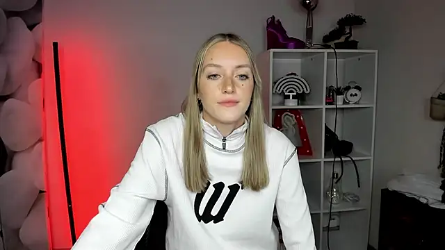 EvelynBlond's cam snapshot