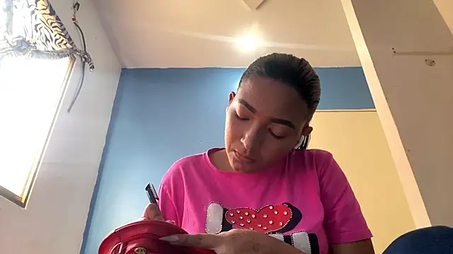 EstelleSchmeichel's cam snapshot