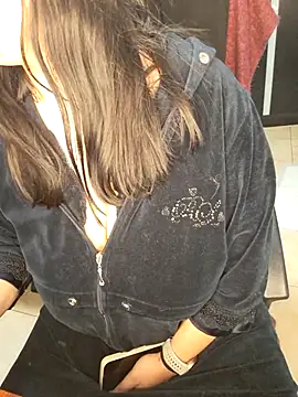 Rozaaaaforyoubigboob live sex cam