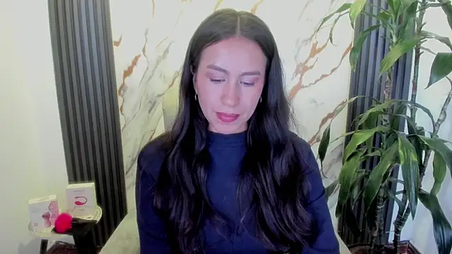 EmiGomez_'s cam snapshot