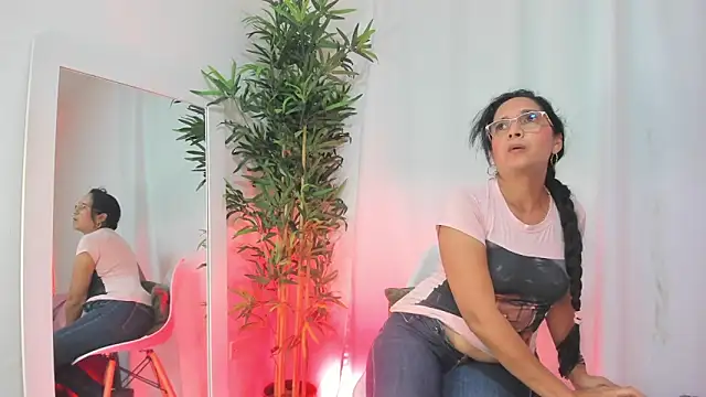 AnnaArela's cam snapshot