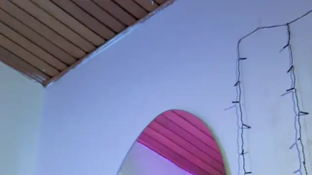 Paola_Lyon_'s cam snapshot