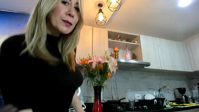 ashleymilf_1 live sex cam