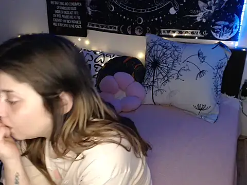 AlienforTwenty's cam snapshot