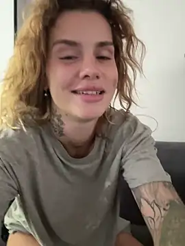 EmiliaCatalina's cam snapshot