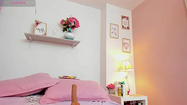 LauraRaider's cam snapshot