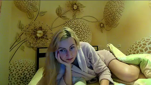 Yourrealgirl's cam snapshot