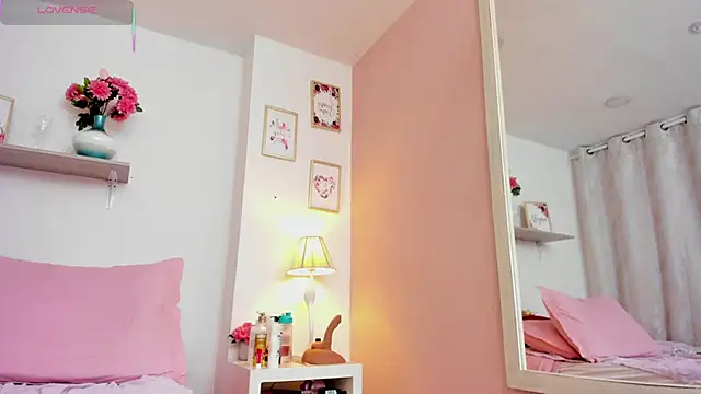 LauraRaider's cam snapshot