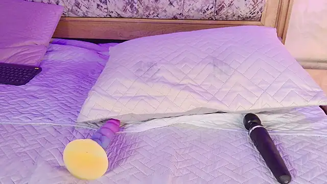 emily_dempsey's cam snapshot